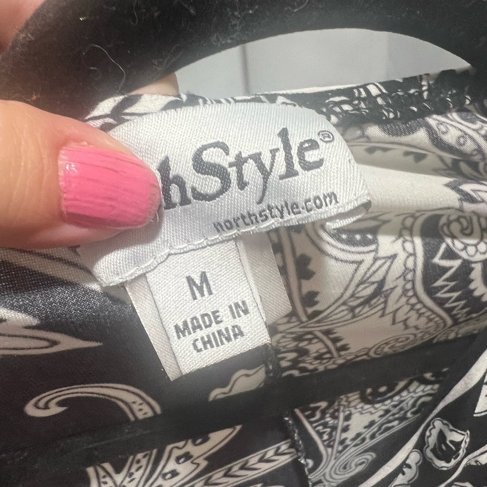 Elegant Black and White Paisley Dress medium - Picture 4 of 4